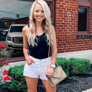 Women’s white Levi shorts 501